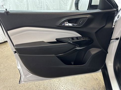 Certified 2025 Chevrolet Trax LT w/ LT Convenience Package image 21