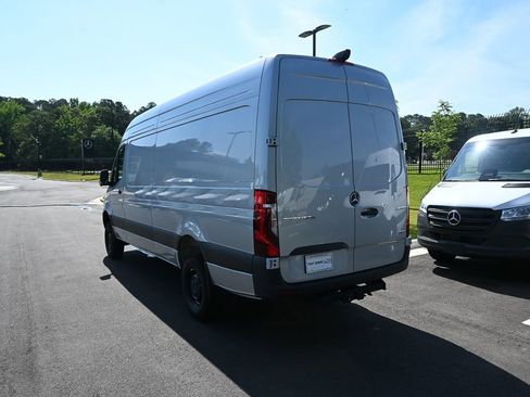 Used 2025 Mercedes-Benz Sprinter 2500 image 4
