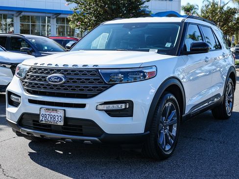 Used 2022 Ford Explorer XLT w/ Equipment Group 202A image 7