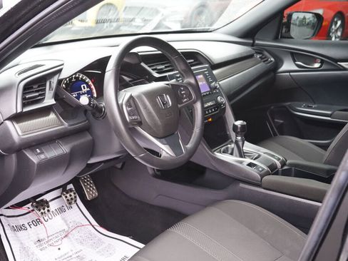 Used 2018 Honda Civic Sport image 8