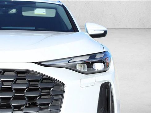 Certified 2025 Audi Q5 Premium w/ Convenience Package AWD/4WD image 4
