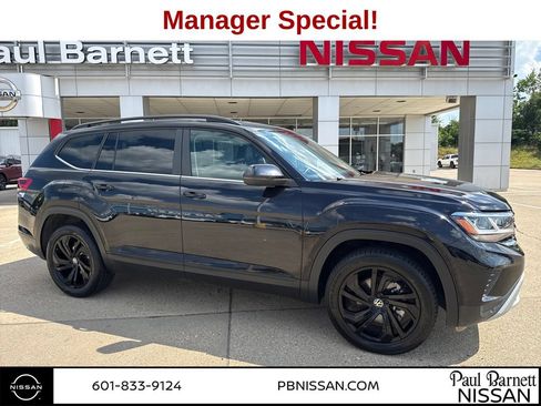 Used 2023 Volkswagen Atlas SE w/ Black Wheel Package FWD image 5