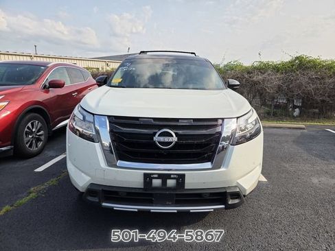 Used 2024 Nissan Pathfinder Platinum AWD/4WD image 2