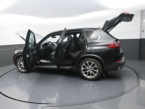 Used 2023 BMW X5 xDrive40i w/ Premium Package AWD/4WD image 34