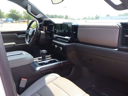 Used 2022 GMC Sierra 1500 SLT w/ SLT Convenience Package AWD/4WD image 32