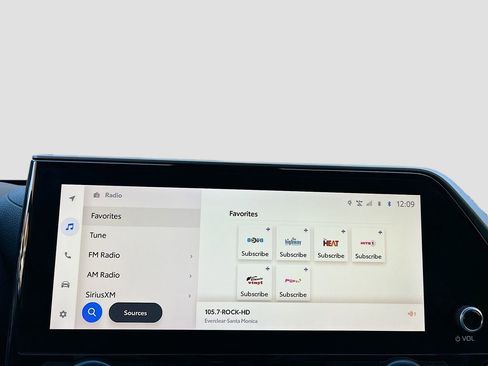 Used 2024 Toyota Highlander XLE image 11