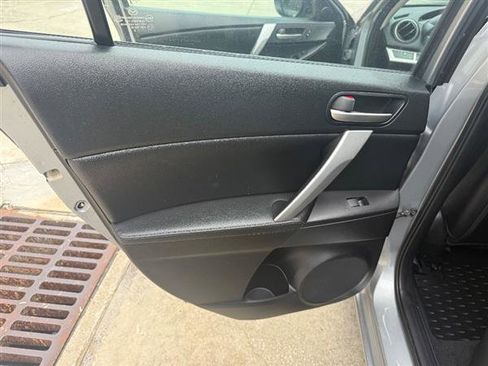 Used 2012 MAZDA MAZDA3 i Grand Touring image 13