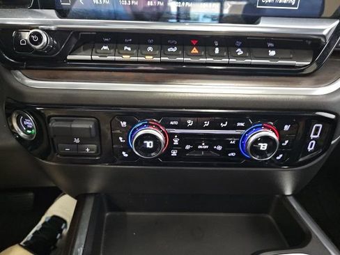 Used 2025 GMC Sierra 1500 SLT w/ SLT Premium Plus Package AWD/4WD image 15