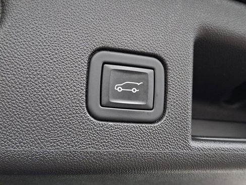 Used 2023 Chevrolet Equinox Premier image 30