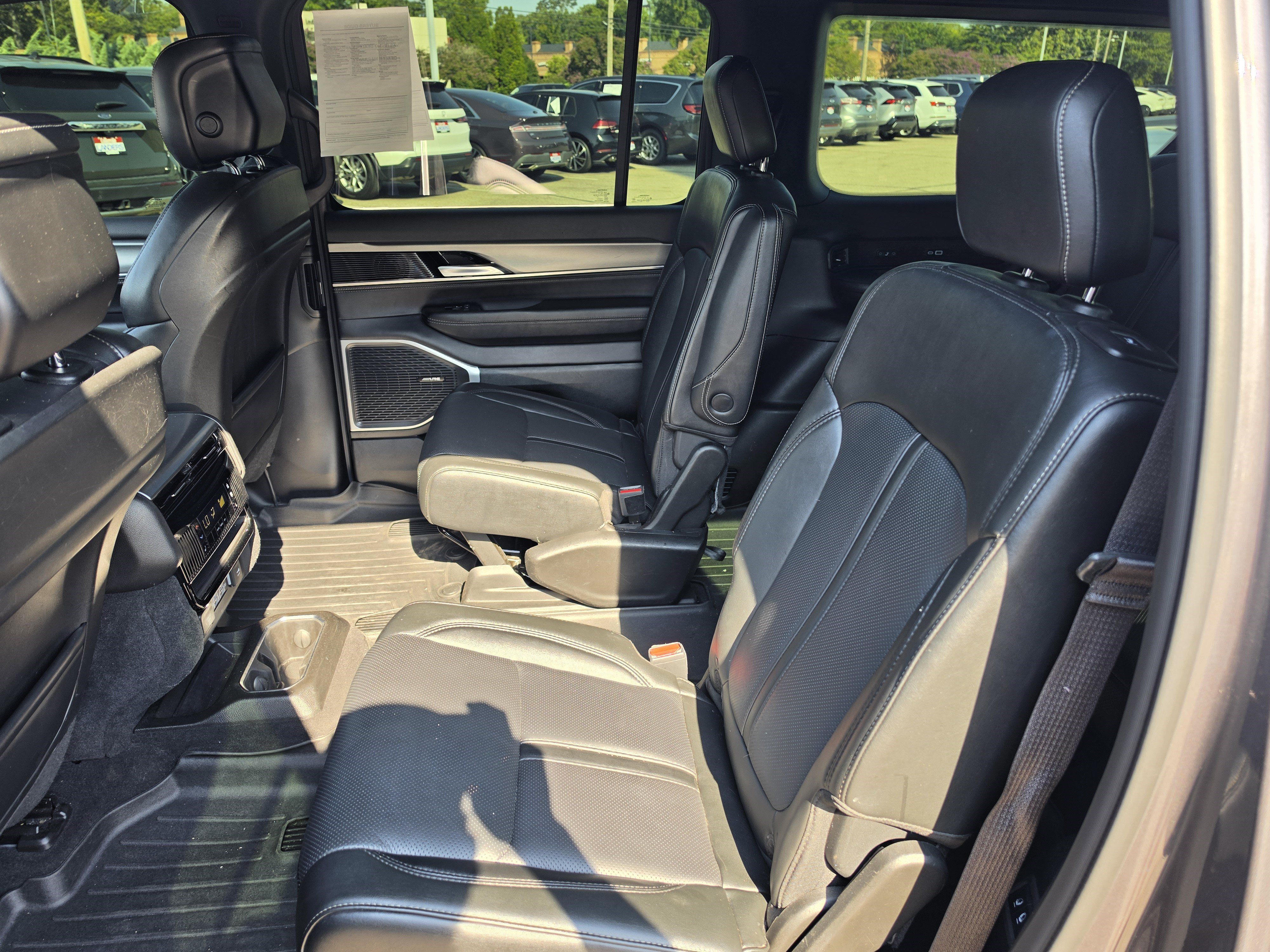 Used 2023 Jeep Wagoneer Series II AWD/4WD image 15