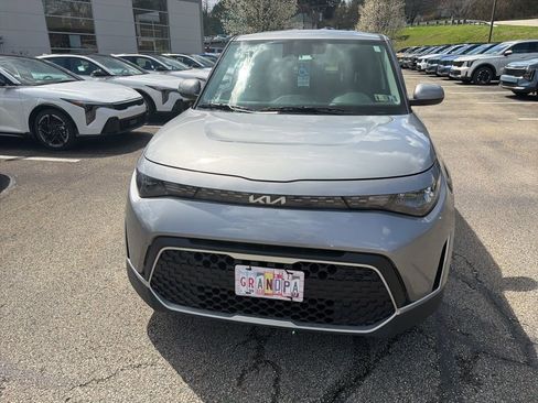 Used 2025 Kia Soul LX image 2
