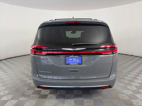 Used 2022 Chrysler Pacifica Touring-L FWD image 6