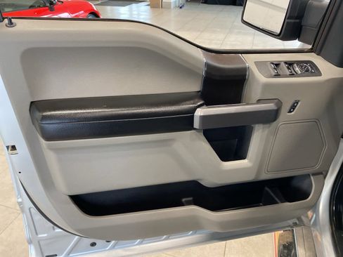 Used 2019 Ford F150 XLT w/ Trailer Tow Package image 17