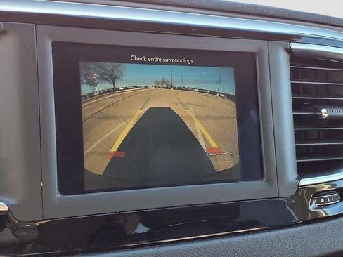 Used 2020 Chrysler Voyager Lxi image 11