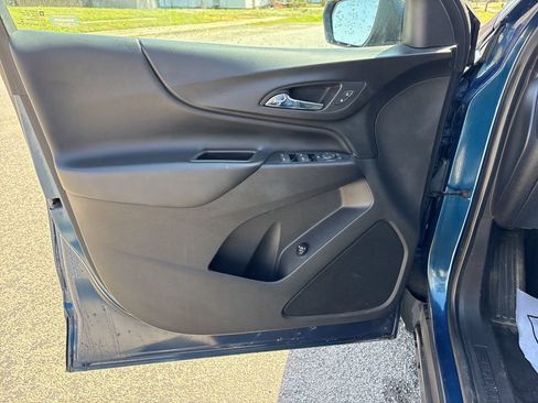 Used 2019 Chevrolet Equinox LT w/ Driver Convenience Package image 9