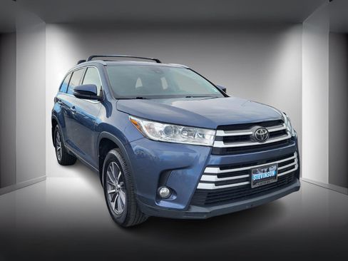 Used 2017 Toyota Highlander XLE image 5