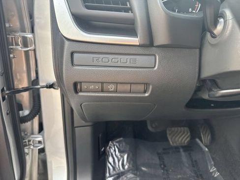 Used 2025 Nissan Rogue S FWD image 24