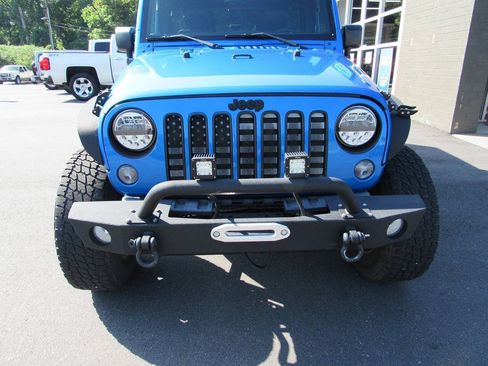 Used 2016 Jeep Wrangler Unlimited Sahara w/ Connectivity Group AWD/4WD image 9