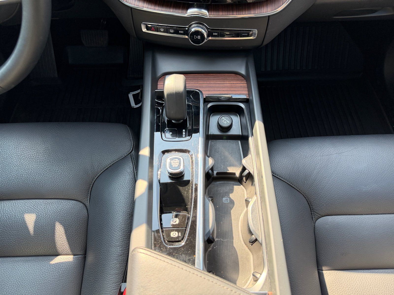 Used 2024 Volvo XC60 B5 Plus w/ Protection Package Premier AWD/4WD image 15