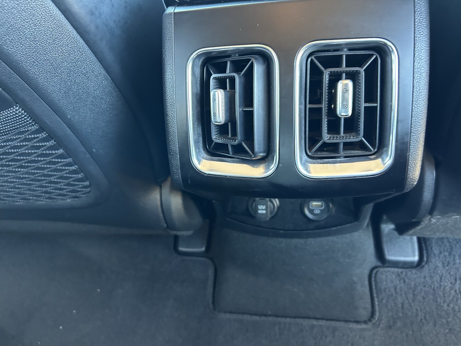 Used 2023 Kia Sorento EX AWD/4WD image 16