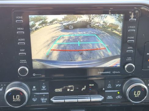 Used 2022 Toyota Highlander XLE image 15