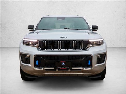 Used 2022 Jeep Grand Cherokee Overland image 2