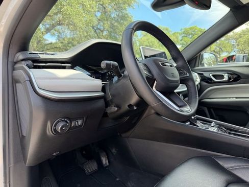 Used 2025 Jeep Compass Limited AWD/4WD image 8
