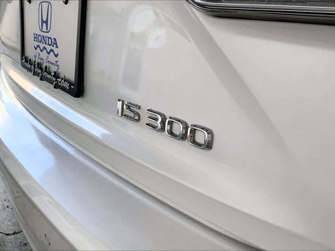 Used 2019 Lexus IS 300 w/ Premium Package image 10