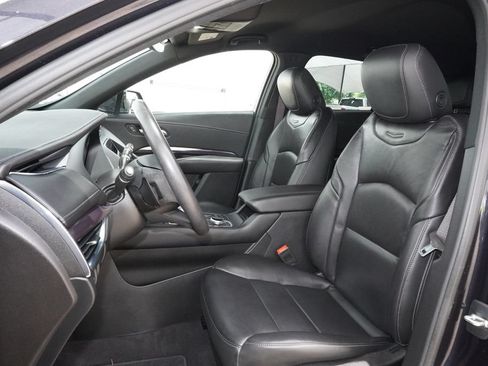 Used 2023 Cadillac XT4 Luxury w/ Cold Weather Package FWD image 25