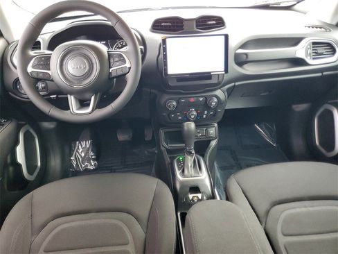 Used 2019 Jeep Renegade Latitude image 12