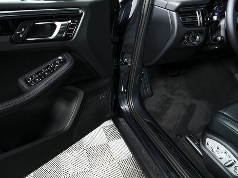 Used 2026 Porsche Macan AWD/4WD image 6