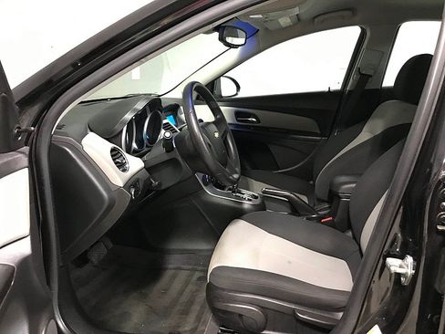 Used 2011 Chevrolet Cruze LS FWD image 10