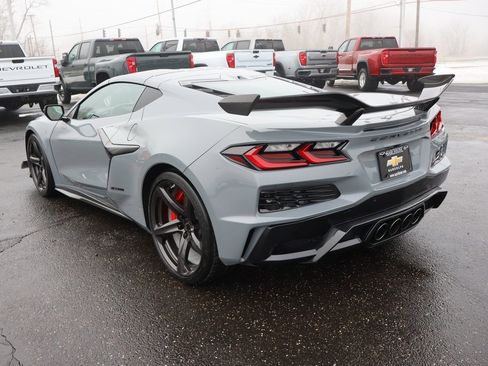 Used 2025 Chevrolet Corvette Z06 w/ Z07 Performance Package image 3