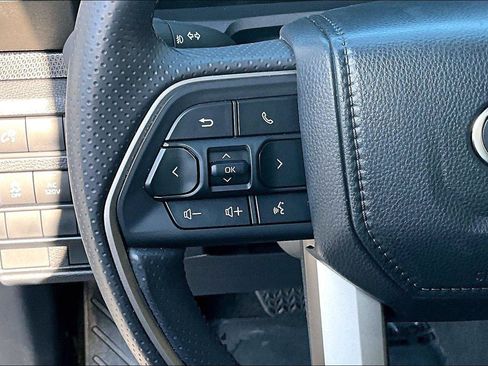 Used 2025 Toyota 4Runner Limited AWD/4WD image 19