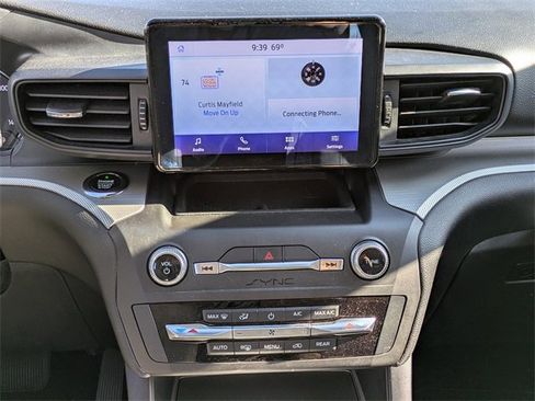 Used 2020 Ford Explorer XLT image 12