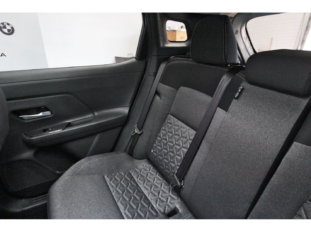 Used 2026 Nissan Kicks SV w/ SV Premium Package FWD image 11