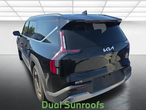 Used 2024 Kia EV9 Wind AWD/4WD image 17