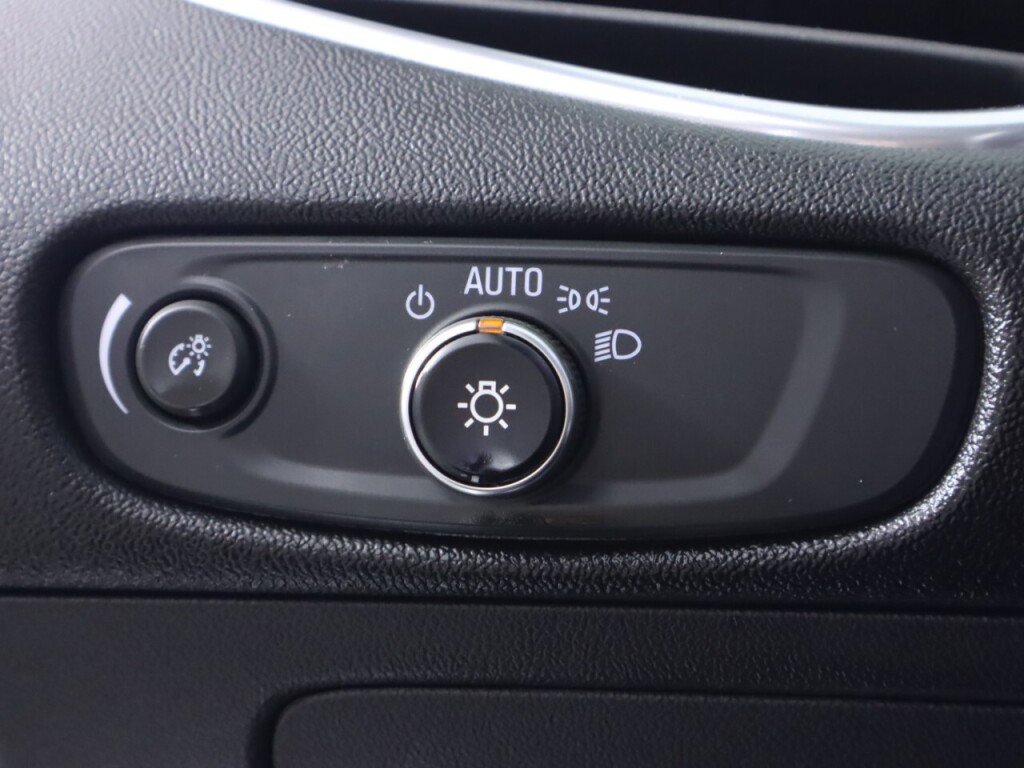 Used 2019 Chevrolet Malibu LT FWD image 10