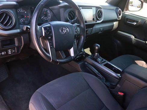 Used 2019 Toyota Tacoma TRD Sport AWD/4WD image 12