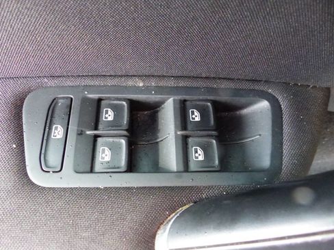 Used 2016 Volkswagen Golf SE image 21