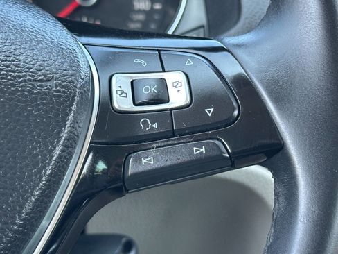 Used 2017 Volkswagen Passat 1.8T R-Line w/ R-Line Lighting Package image 32