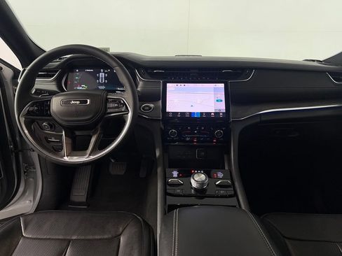 Used 2023 Jeep Grand Cherokee Overland AWD/4WD image 12