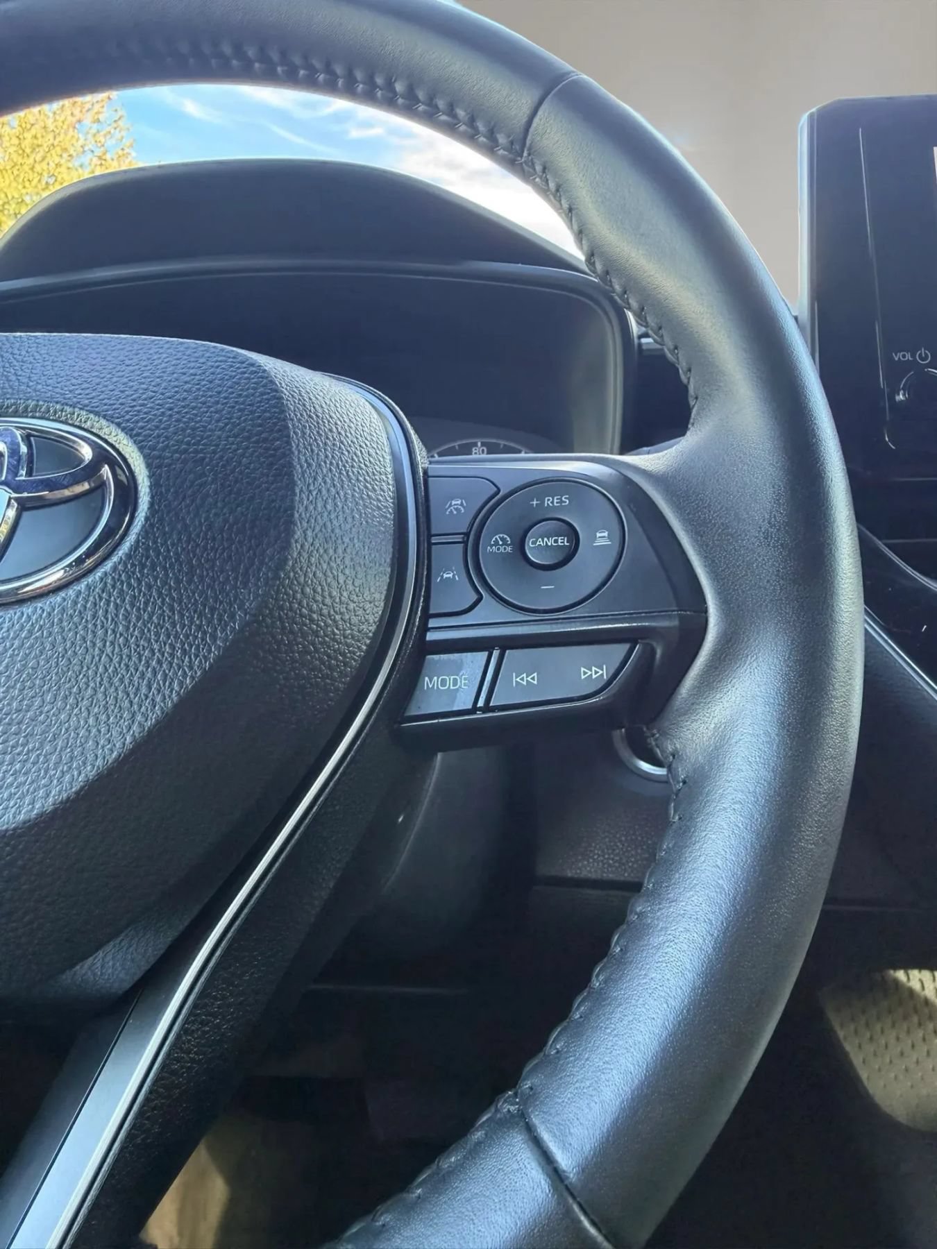 Used 2025 Toyota Corolla SE FWD image 17