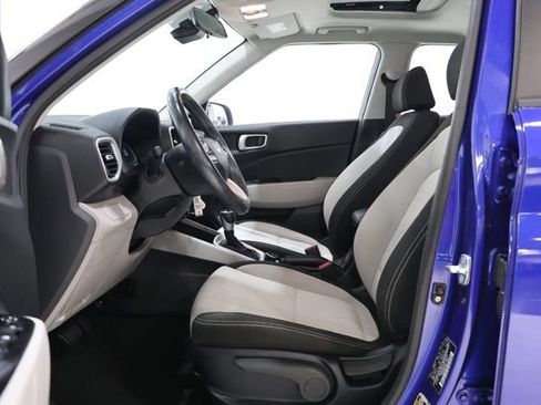 Used 2023 Hyundai Venue SEL FWD image 15