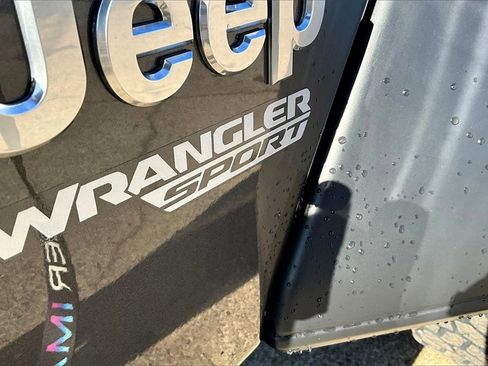 Used 2019 Jeep Wrangler Sport image 11