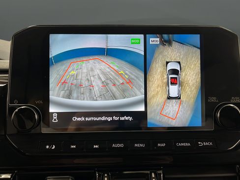 Used 2023 Nissan Pathfinder SL AWD/4WD image 13