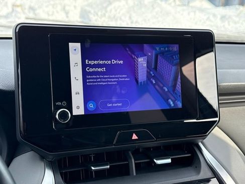 Used 2023 Toyota Venza LE image 22