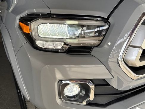 Used 2020 Toyota Tacoma Limited AWD/4WD image 14