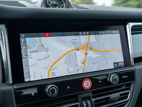 Certified 2025 Porsche Macan image 26