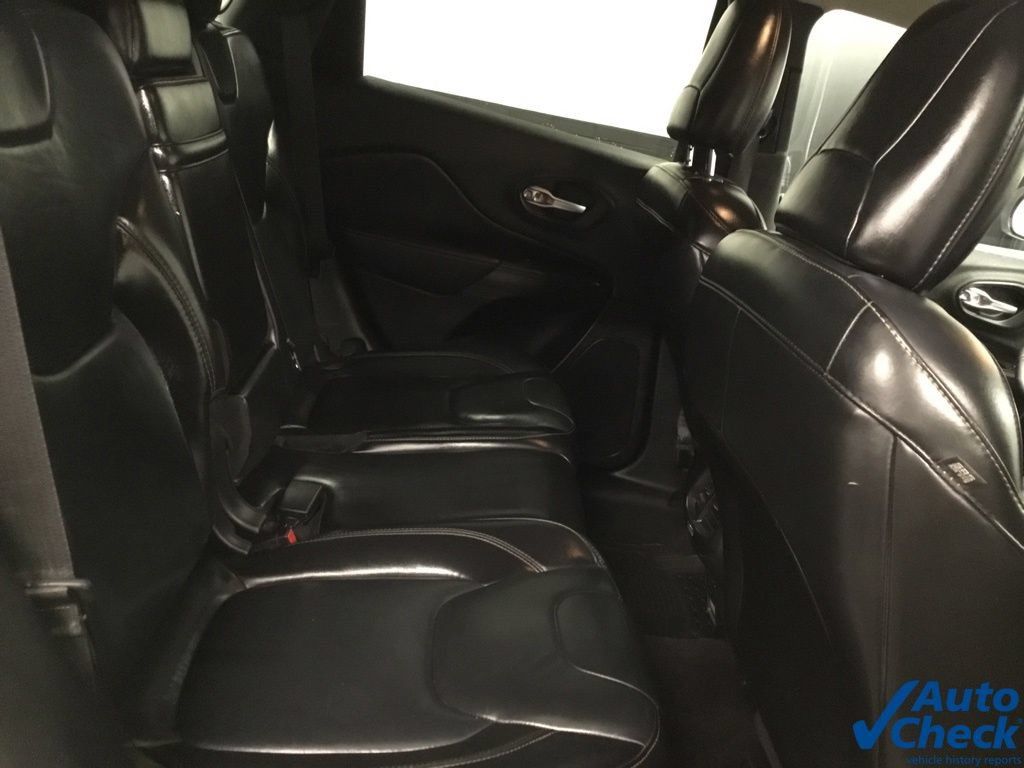 Used 2016 Jeep Cherokee Limited AWD/4WD image 29